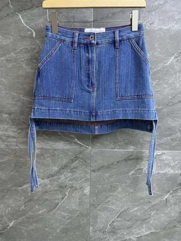 רטרו שיק, עץ מרקם ג ' ינס הבד, בגזרה גבוהה קו החצאית גרסה של למעלה נראית רזה ותכליתי