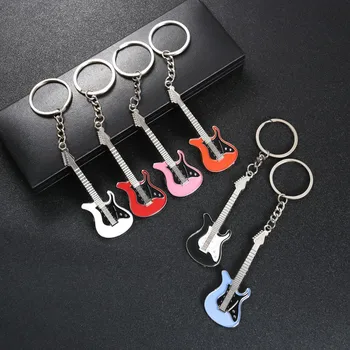 אופנה ססגוניות טיפה זיגוג גיטרה מחזיק מפתחות לגברים נשים פאנק היפ הופ אישיות מפתח טבעת תיק זוג מתנה תליון תכשיטים.